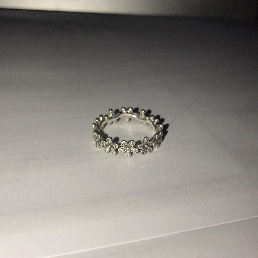 Authentic pandora dazzling daisy ring. Size 9.